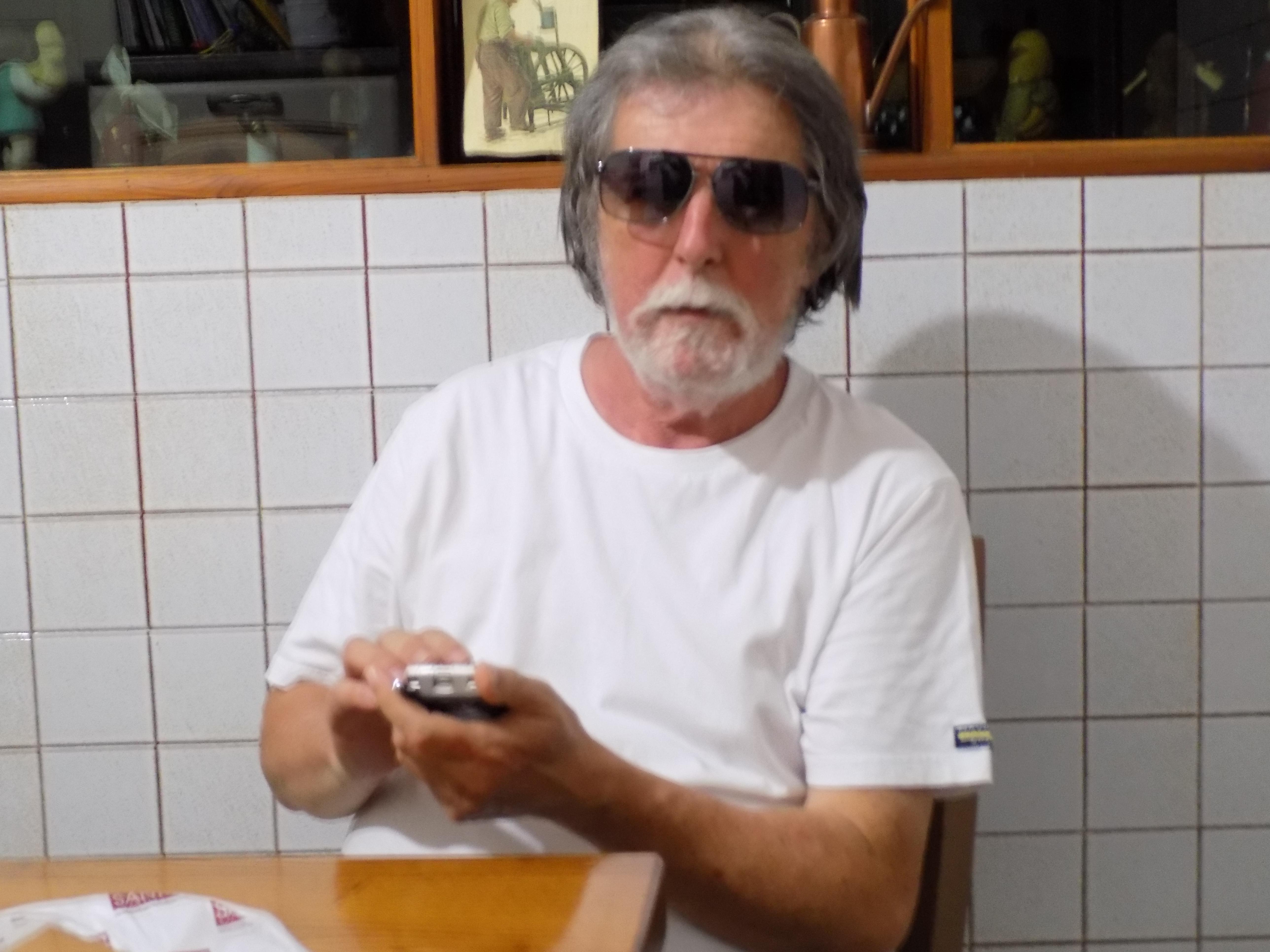 «Parto per un viaggio lungo, senza ritorno»: addio Mauro, una vita tra cattedra e passioni 