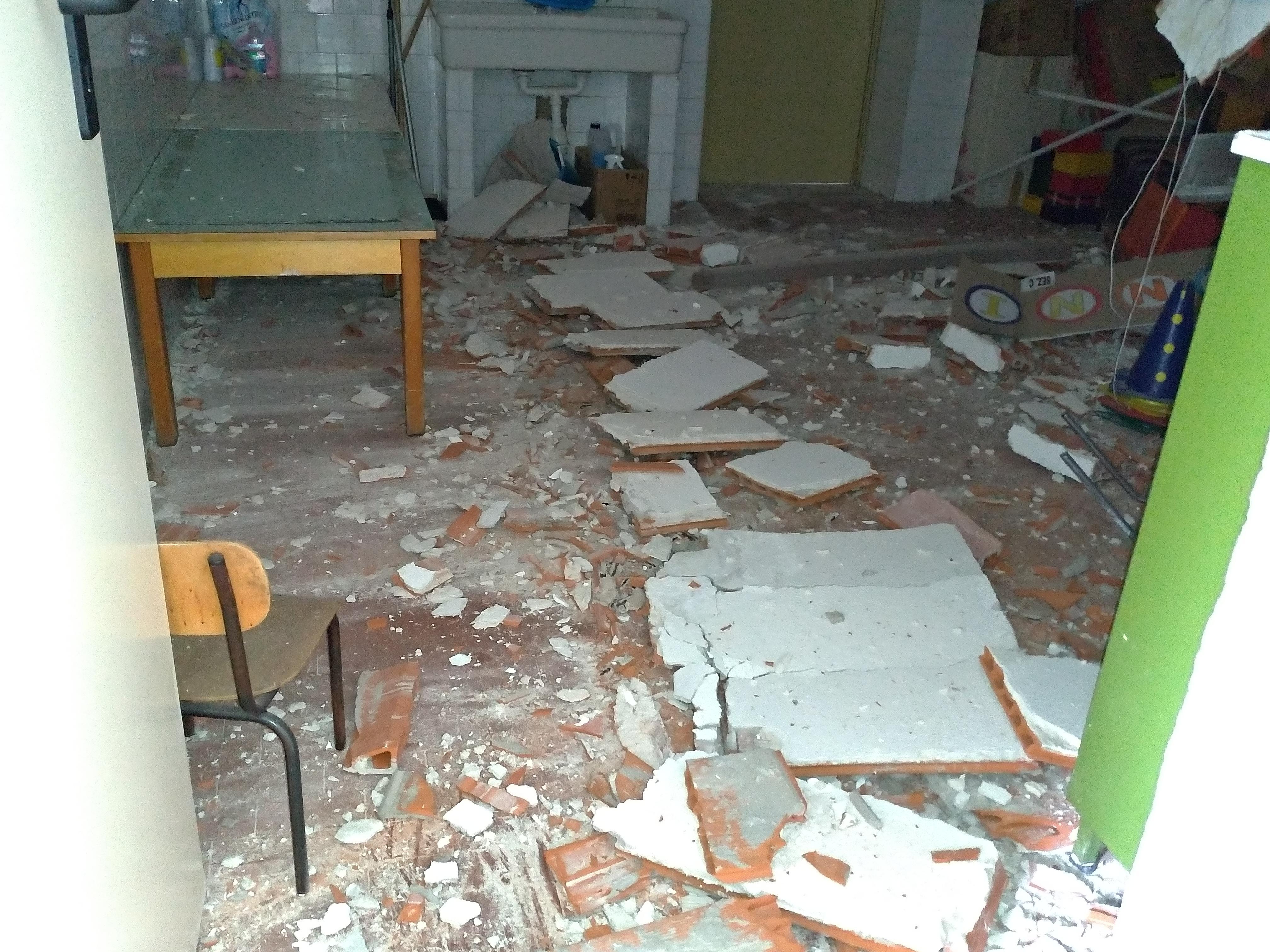 Tragedia sfiorata a Cabras, crolla un solaio nella scuola dell'infanzia 