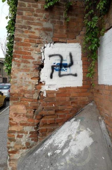 Ferrara, anche ultras nel mirino per quella svastica trovata in via Scandiana 
