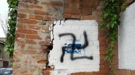 Ferrara, anche ultras nel mirino per quella svastica trovata in via Scandiana