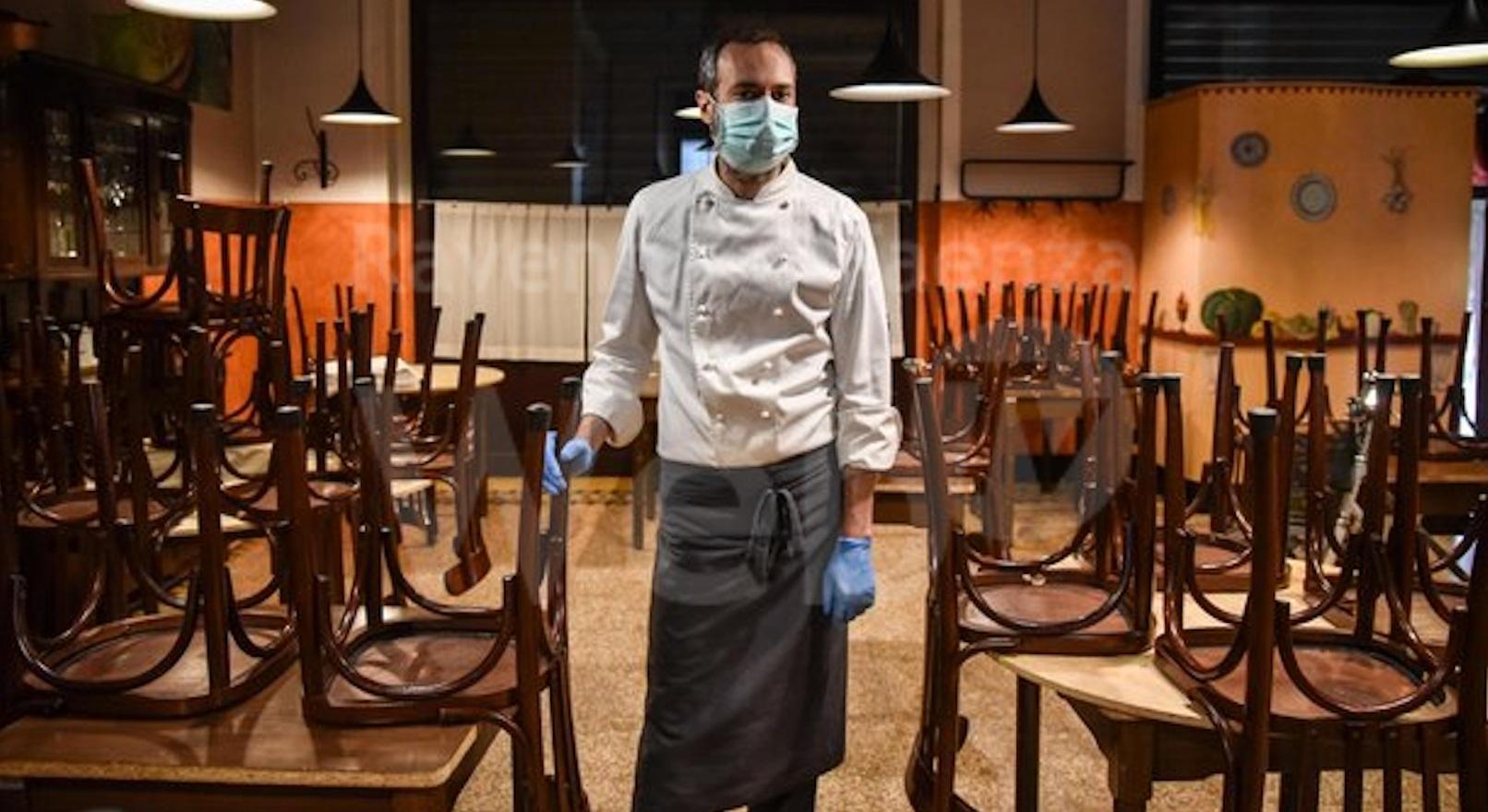Coronavirus, il sindaco di Ferrara: "Riapertura dei ristoranti anche al chiuso per i conviventi"
