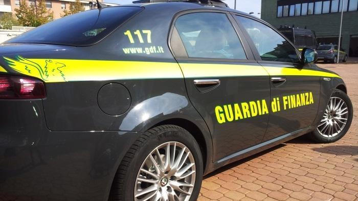 Un'auto della guardia di finanza in una foto d'archivio