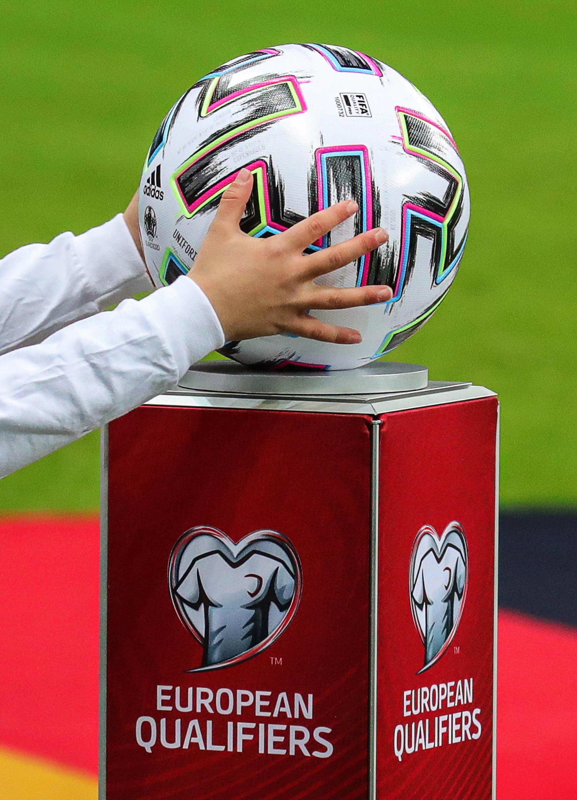 Nasce la Superlega di calcio, ed è polemica: 12 club europei contro Fifa e Uefa