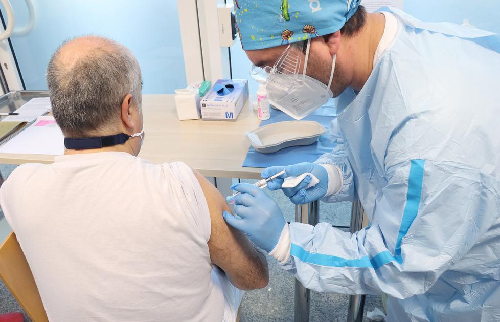 Empoli, oltre settecento vaccini al giorno alla ex Sesa 