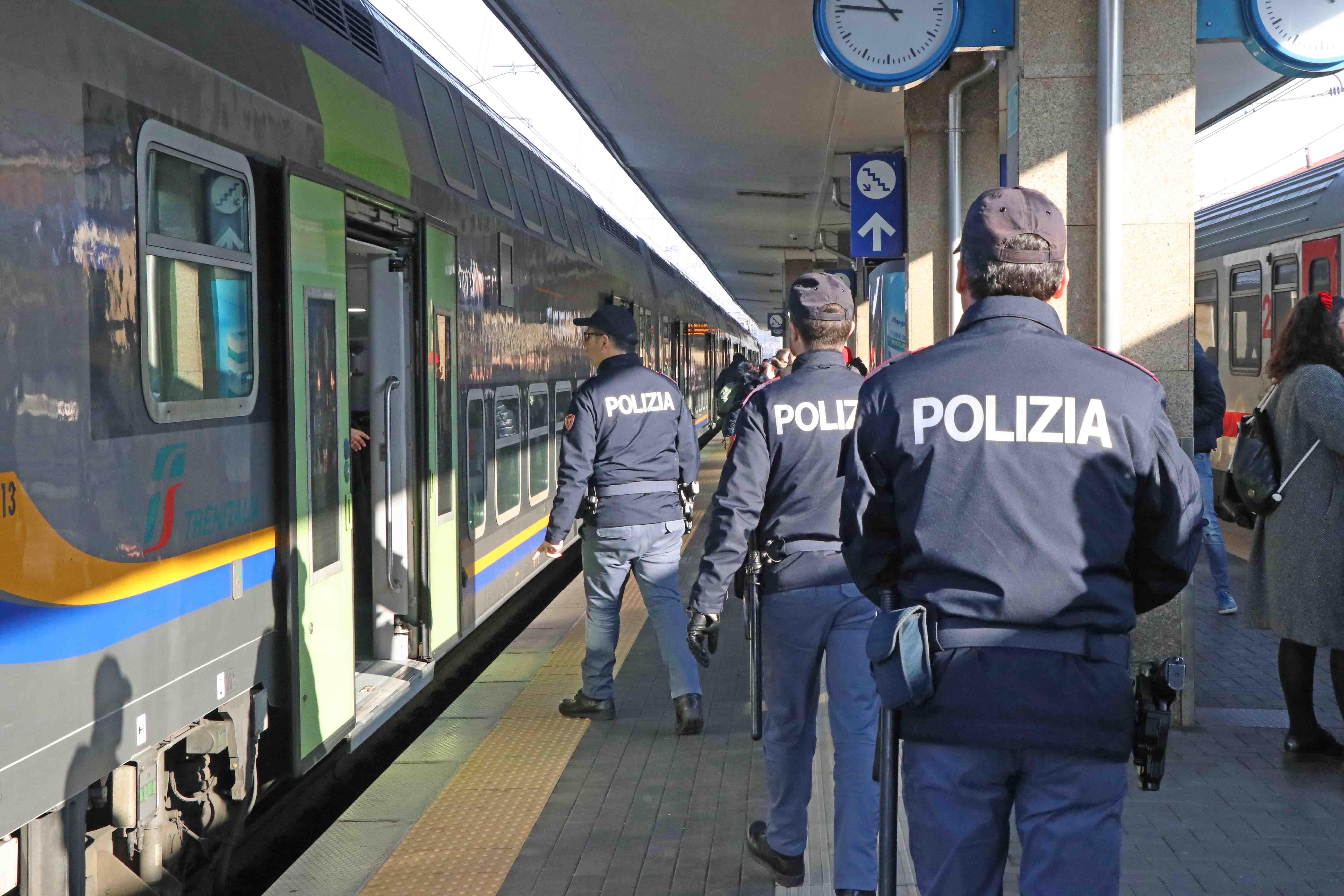 Ferrara, ruba venti euro all'amico e scappa: arrestato