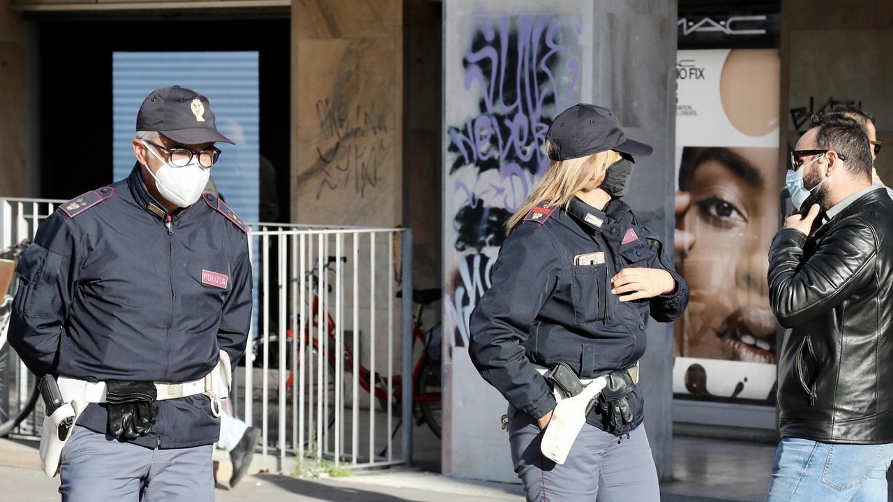 Agenti della polizia di Stato (foto d'archivio)