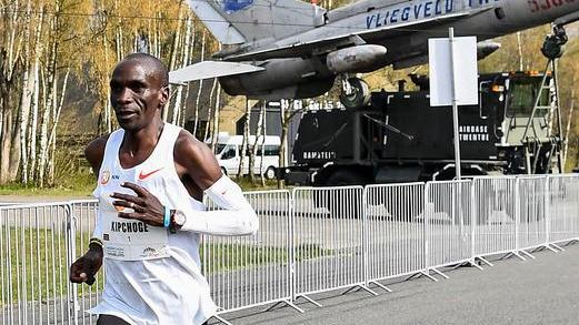 Kipchoge fra gli uomini e Steinruck fra le donne vincono a Enschede