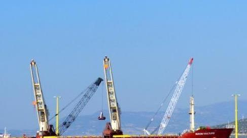 Scarsa sicurezza a bordo, stop alla nave
