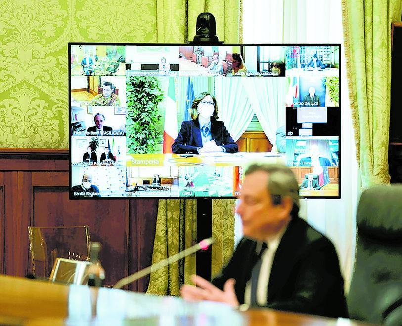 Vissani davanti a casa Draghi