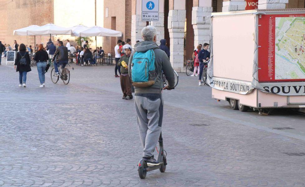 Monopattini in città da maggio Il piano del servizio a noleggio 