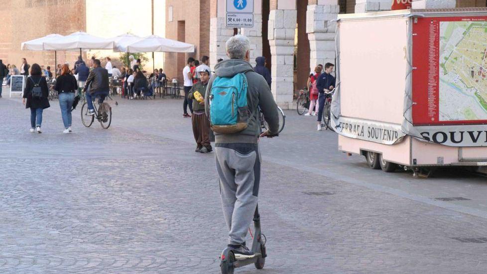 Monopattini in città da maggio Il piano del servizio a noleggio