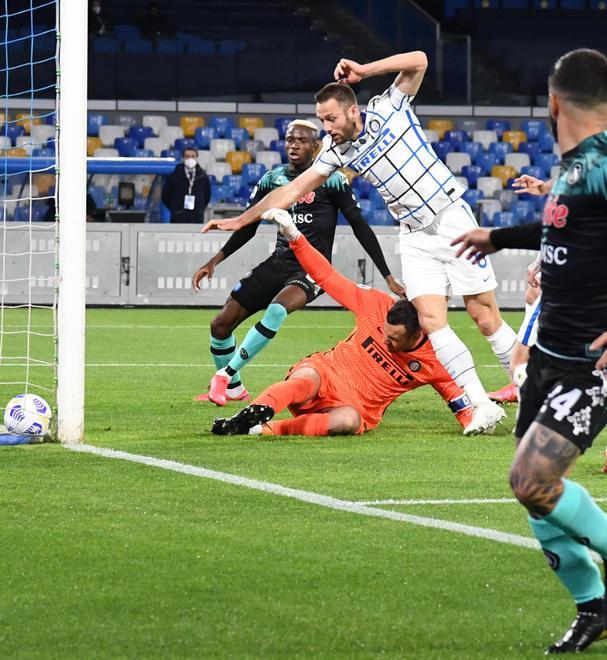Il Napoli interrompe la striscia di vittorie dell’Inter: finisce 1-1 