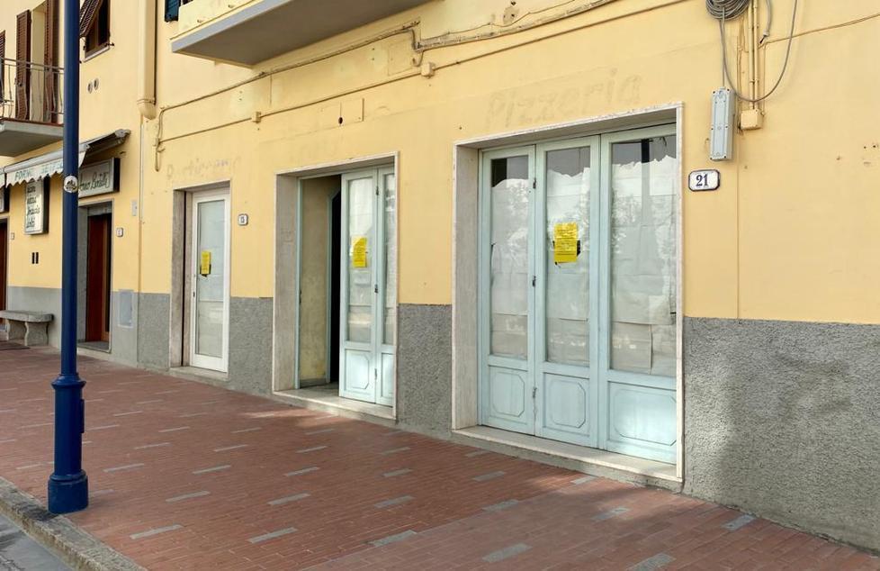Nuovo negozio di scarpe apre a Marina di Campo: servono quattro addetti  