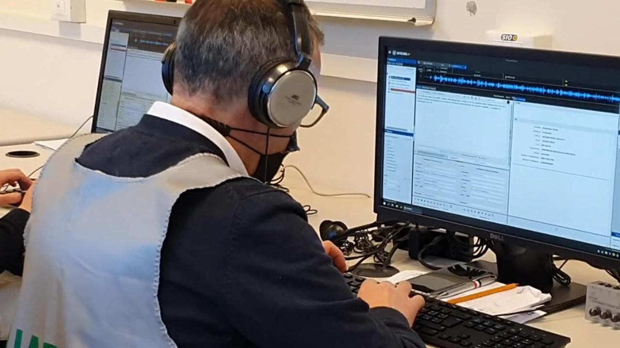 Si spaccia per colonnello della Finanza per fare colpo sui social: scoperto e denunciato