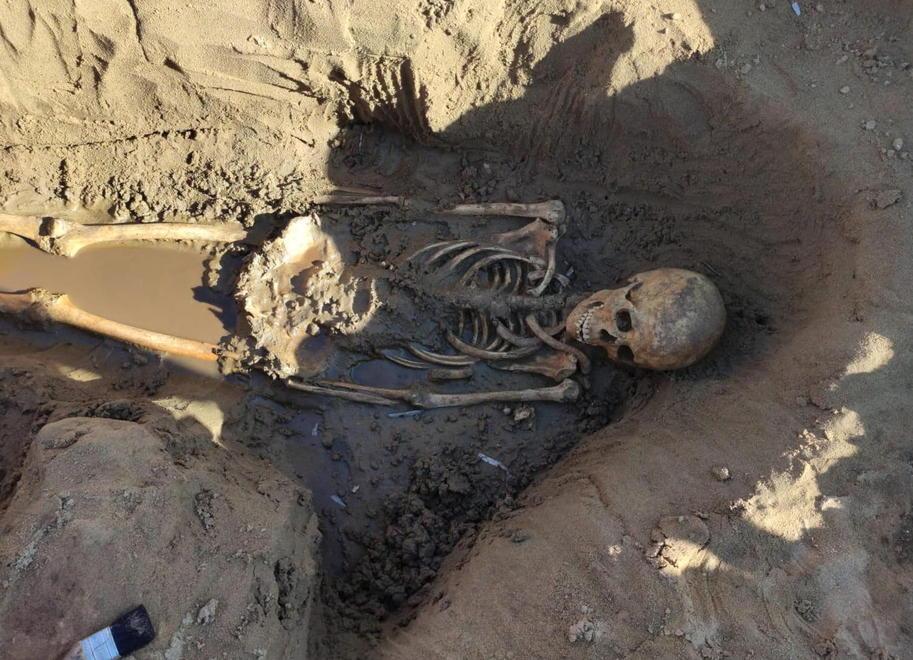Scavi sulla battigia di Baratti per mettere in sicurezza la necropoli 