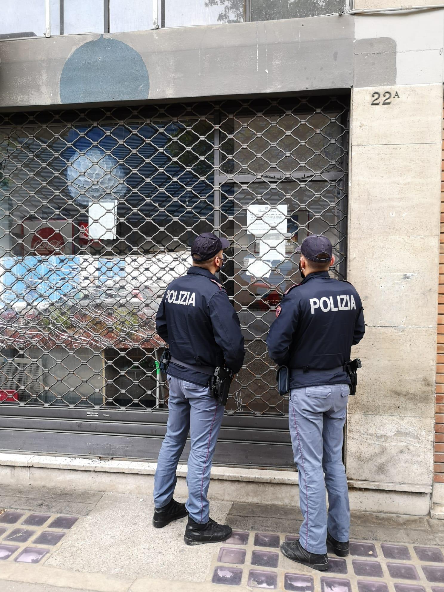 Ferrara. I clienti consumavano bevande davanti al bar: locale chiuso cinque giorni