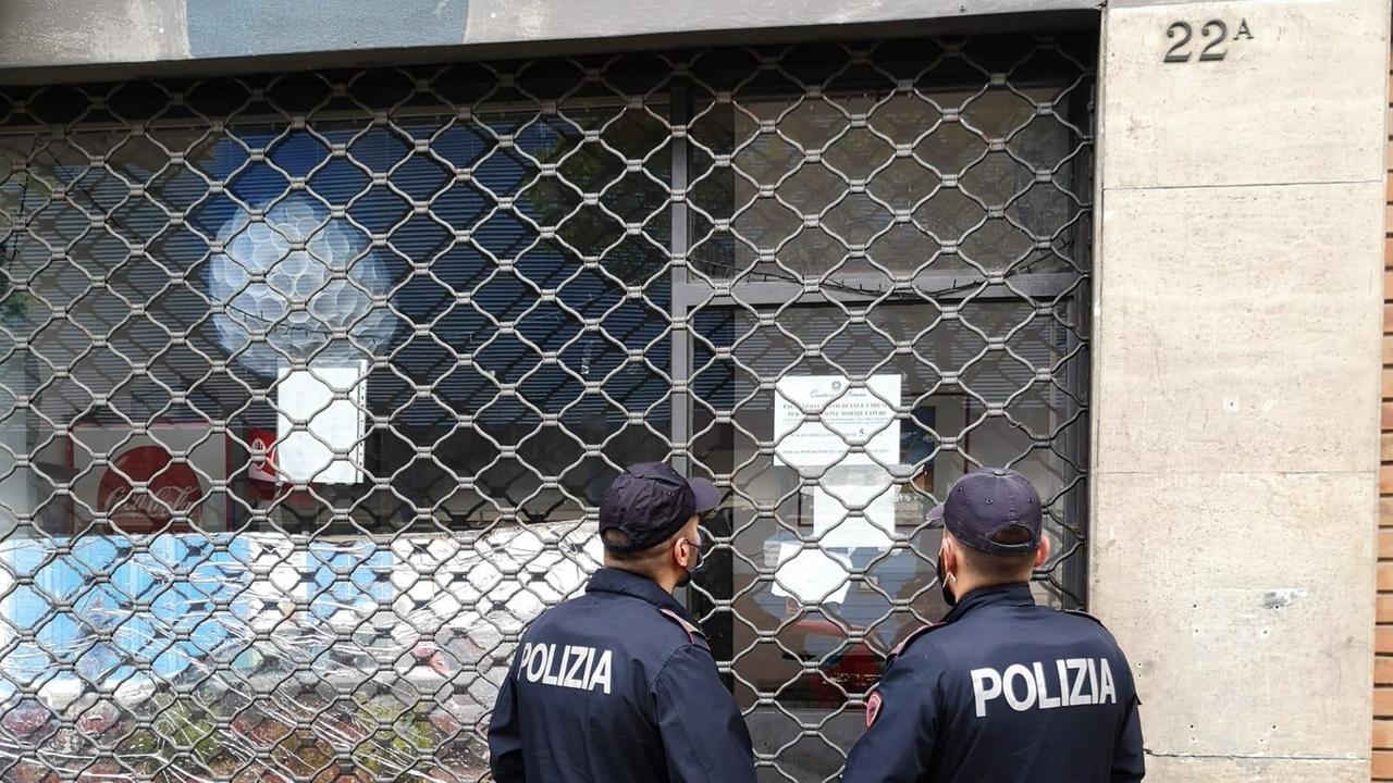Ferrara. I clienti consumavano bevande davanti al bar: locale chiuso cinque giorni