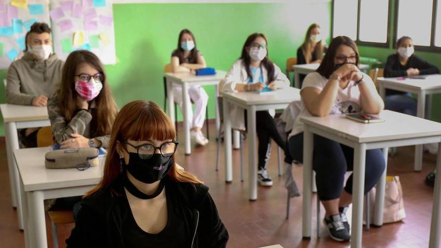 Il rientro in classe è un rebus. I presidi: «Fateci decidere»