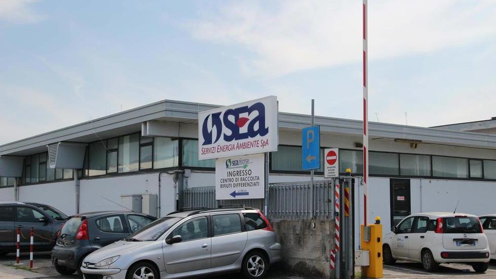 I sindacati: «Con la fusione si sposteranno i lavoratori di 150 chilometri?»