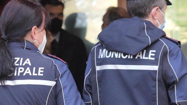 L’assessore consola i compagni dell’agente