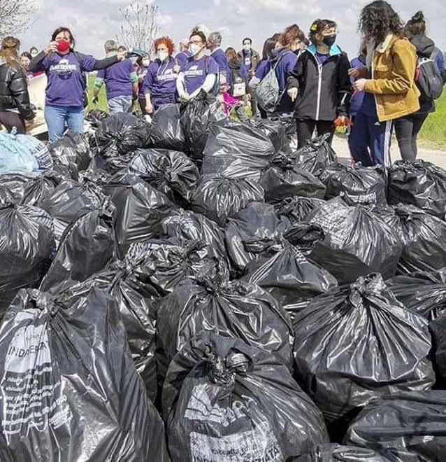 Plastic Free raccoglie 439 sacchi di rifiuti 