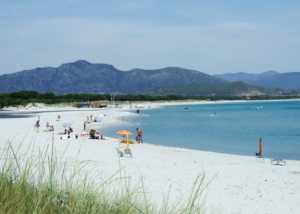 Passerella in spiaggia, firme a favore 