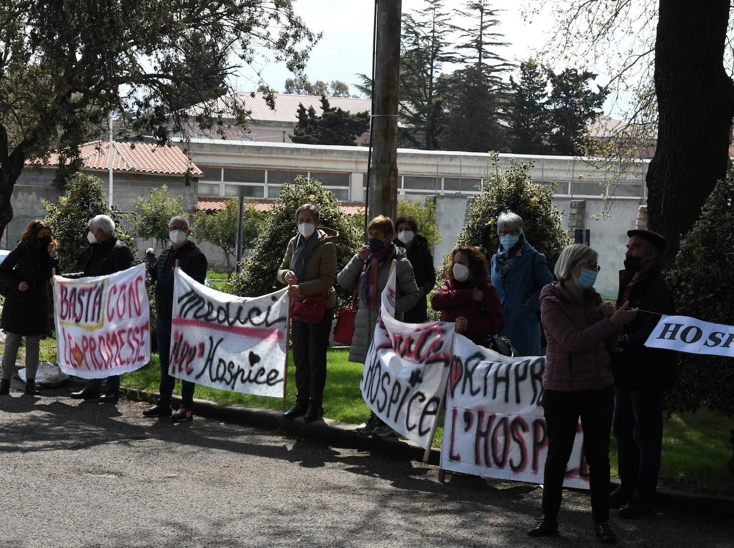 Flash mob per l’hospice, 200 sindaci sul web: riaprite