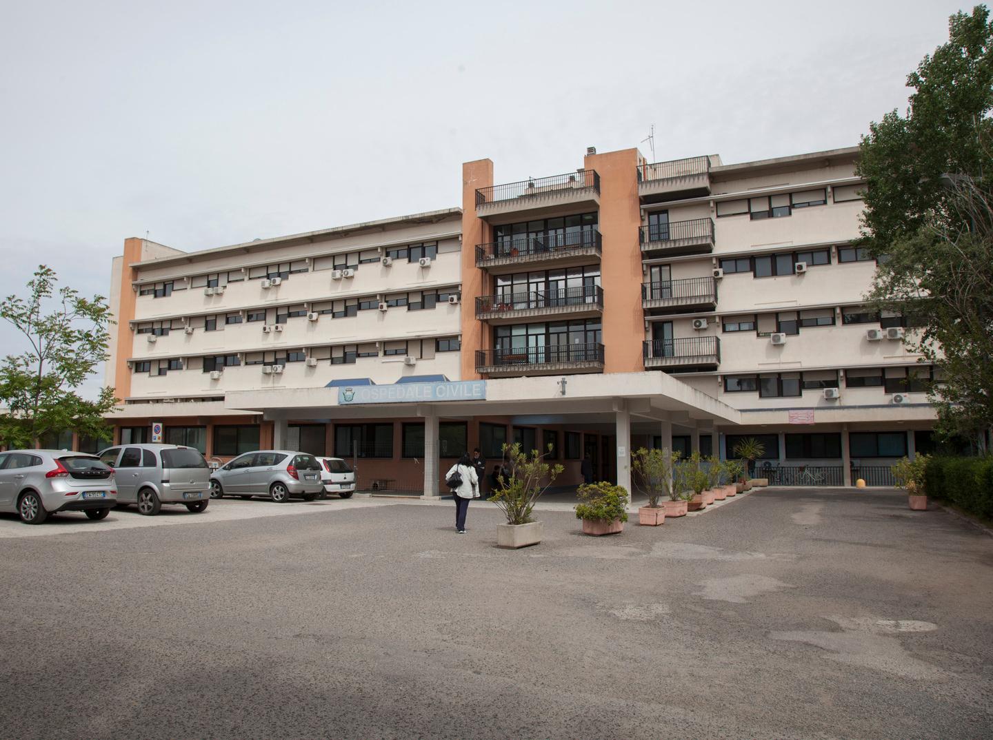 «I medici sono al concorso, operazioni sospese» 