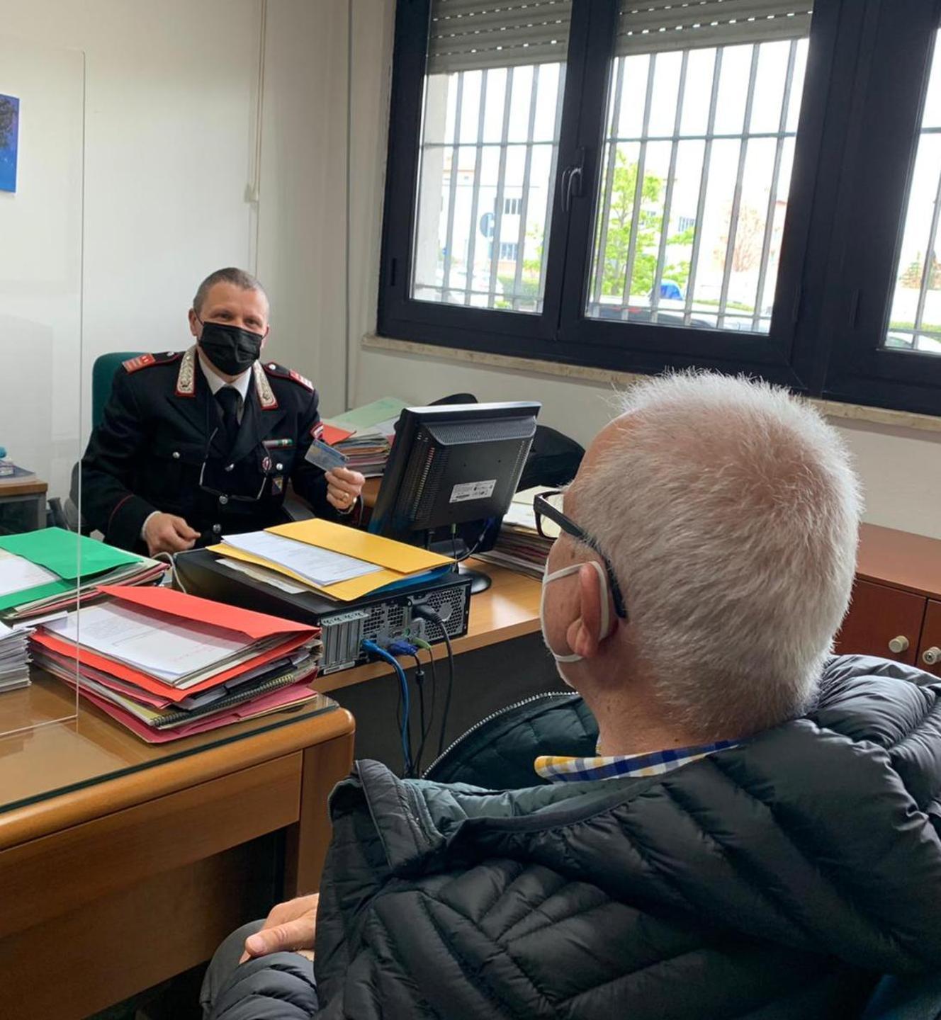 Chi ha difficoltà a prenotarsi verrà aiutato dai carabinieri