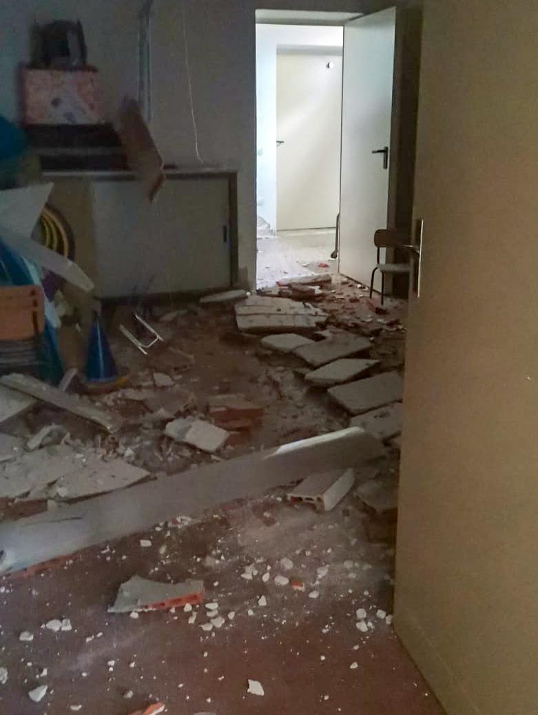 Cabras, crolla il soffitto tragedia sfiorata a scuola 