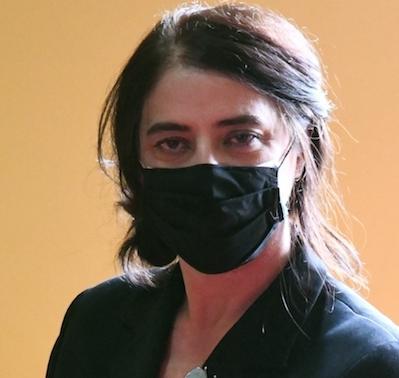 Insegne e suolo pubblico: scontro aperto sui tributi 