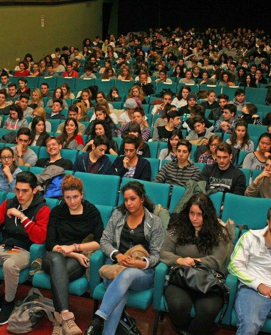 Ferrara, il Comune mette in vendita le poltroncine del Boldini 