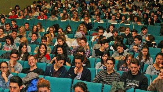 Ferrara, il Comune mette in vendita le poltroncine del Boldini