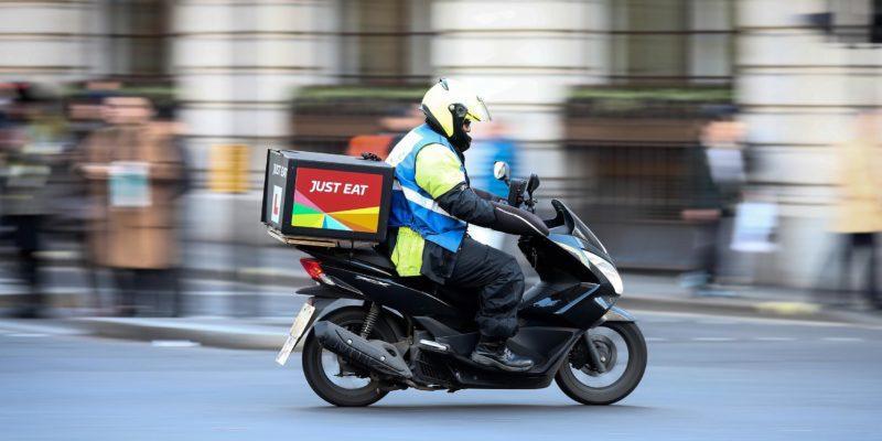 Contratto da dipendenti: Just Eat assume rider a Pisa e a Firenze
