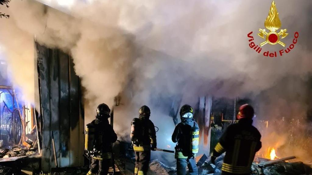 Roulotte a fuoco a San Sperate, all'interno il corpo carbonizzato di un 62enne 