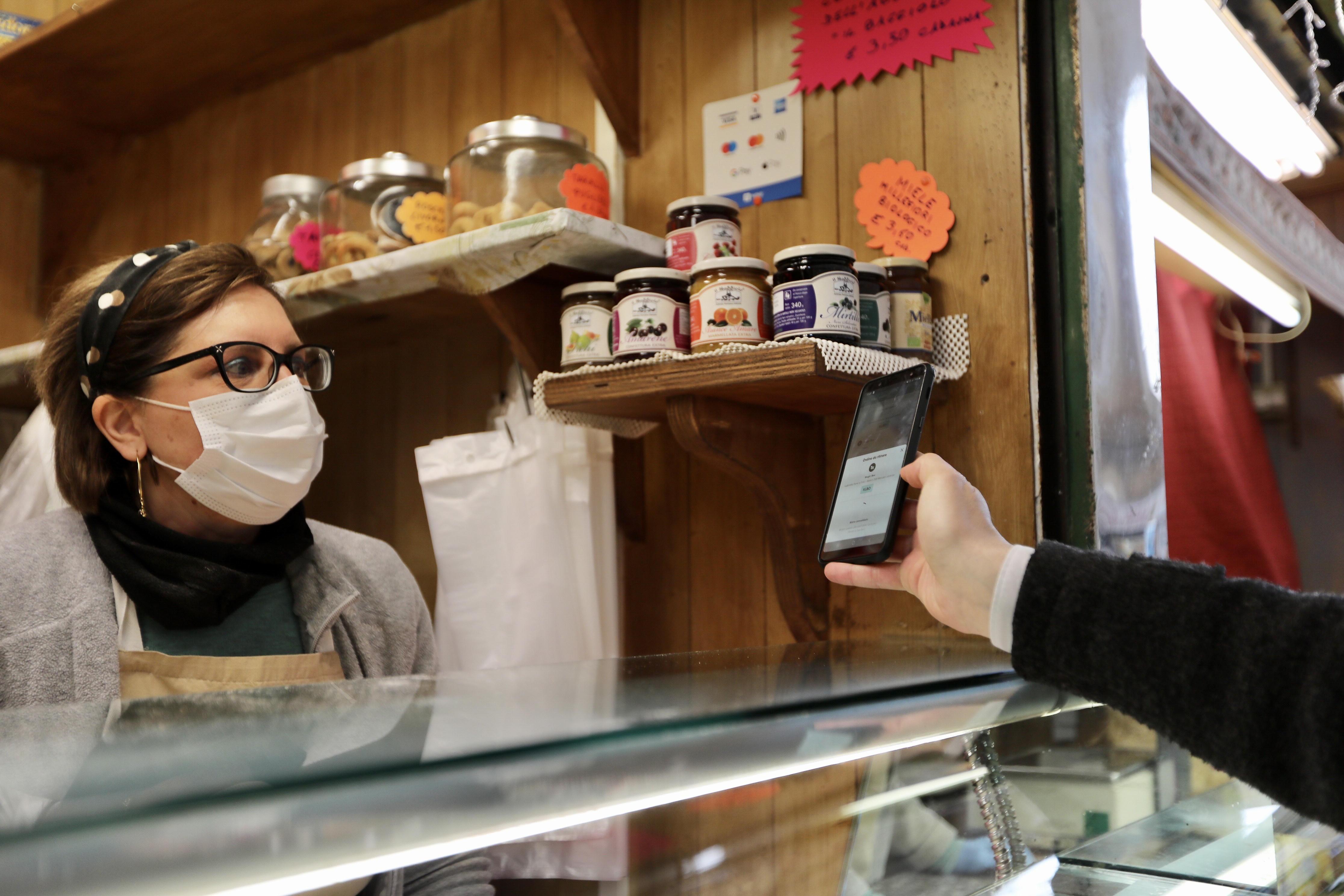 Spesa super scontata alla chiusura, ecco i 70 bar e negozi di Livorno che aderiscono 