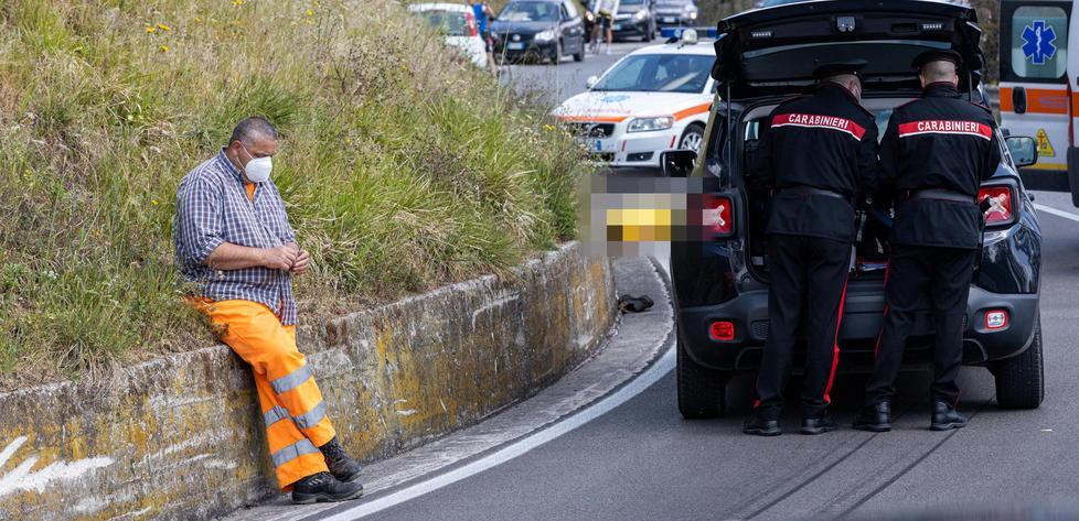 L'autista del camion della ditta di servizi per l’igiene dell’ambiente “Raffaello Ginesi” di Capannori