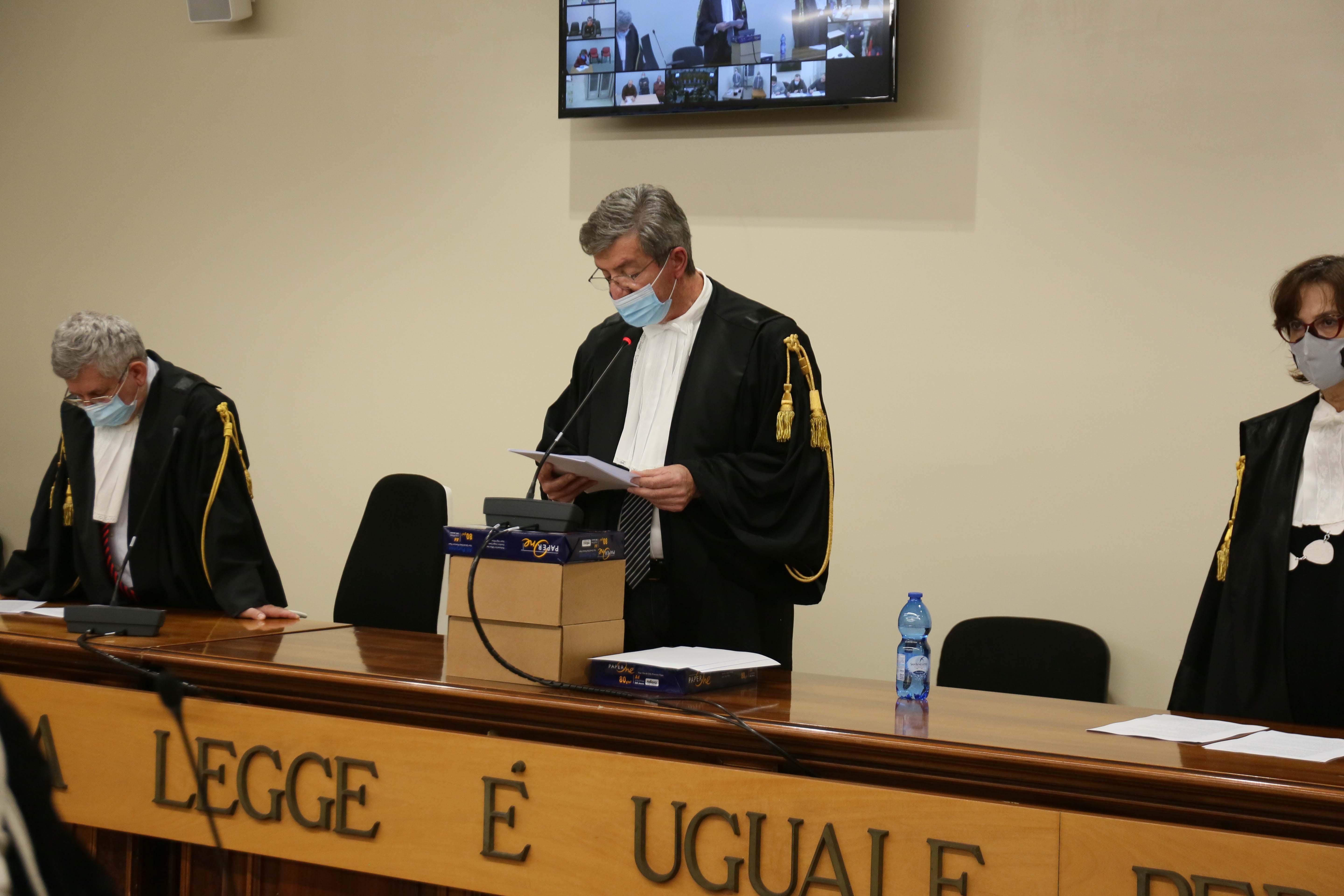 Papà separato non vede le due figlie da anni. L’appello: nonna sta male e vuole salutarvi 
