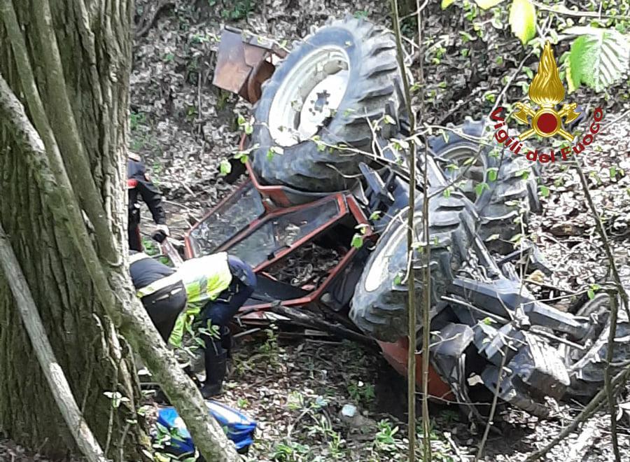 Serramazzoni, trattore nella scarpata: grave agricoltore