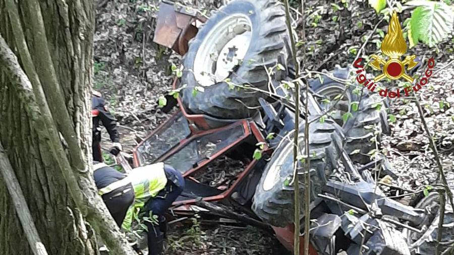 Serramazzoni, trattore nella scarpata: grave agricoltore
