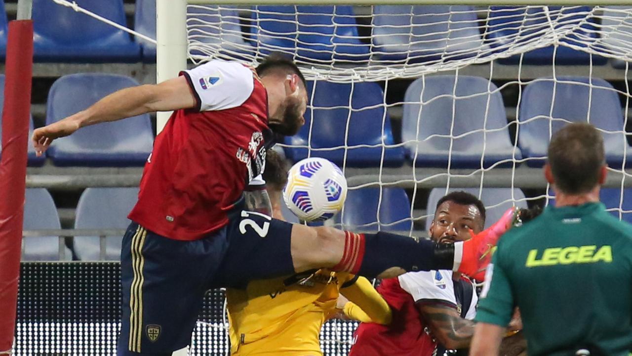 Il gol di Cerri del 4-3 al Parma: il Cagliari sogna un'altra notte magica
