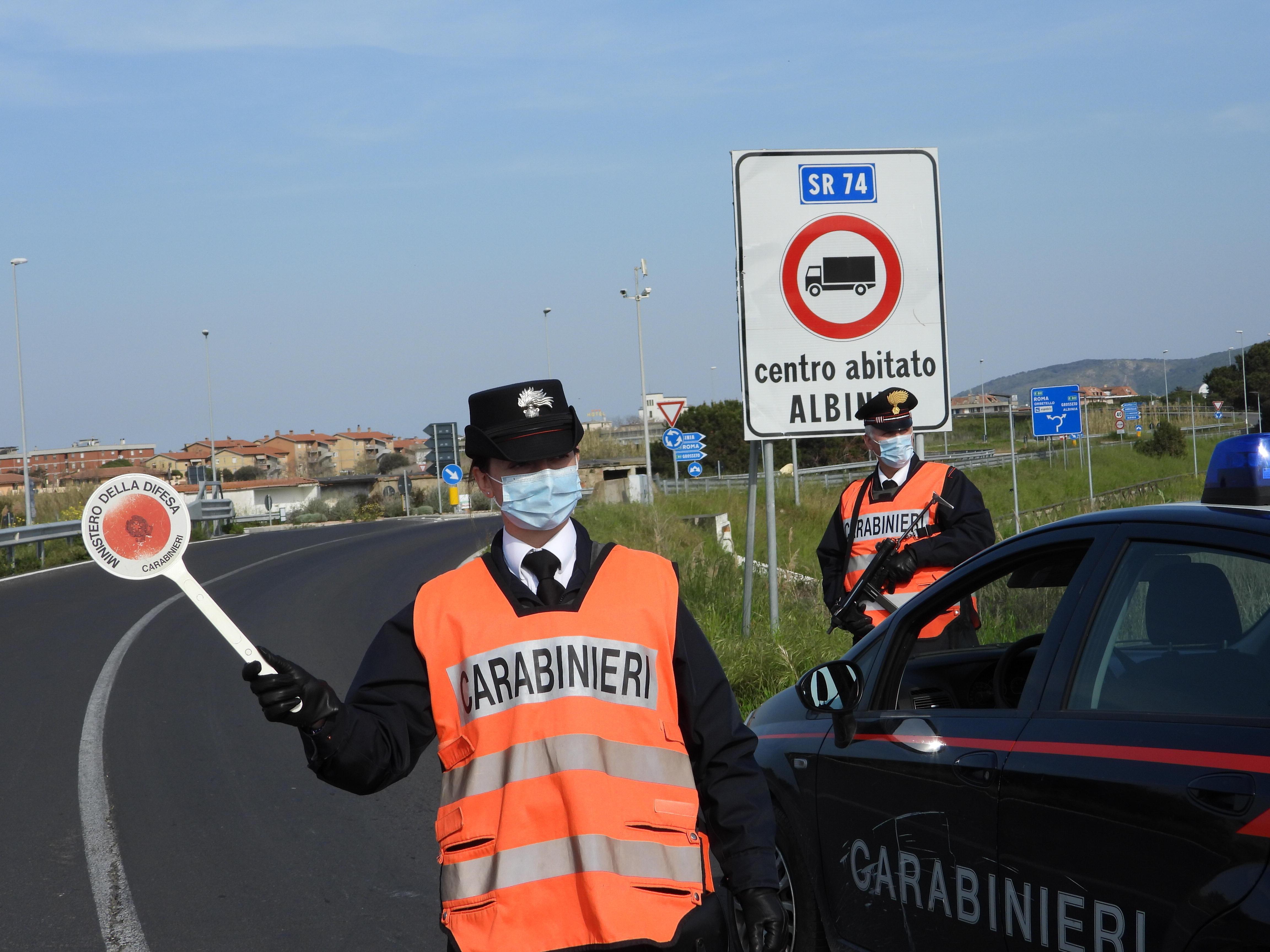 Un posto di blocco per controlli anti-Covid (foto Enzo Russo)