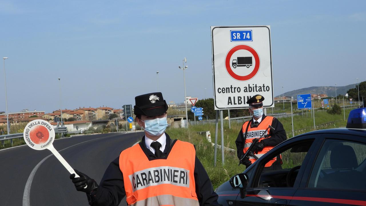 Un posto di blocco per controlli anti-Covid (foto Enzo Russo)