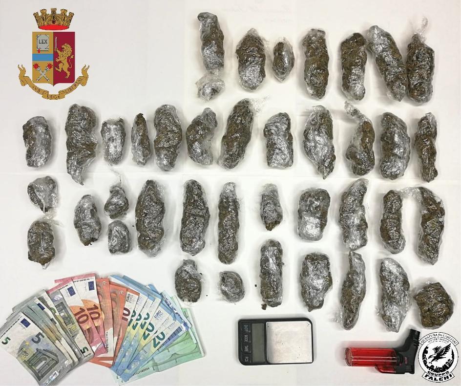 Spacciavano droga in casa a Quartu: arrestati due fratelli gemelli