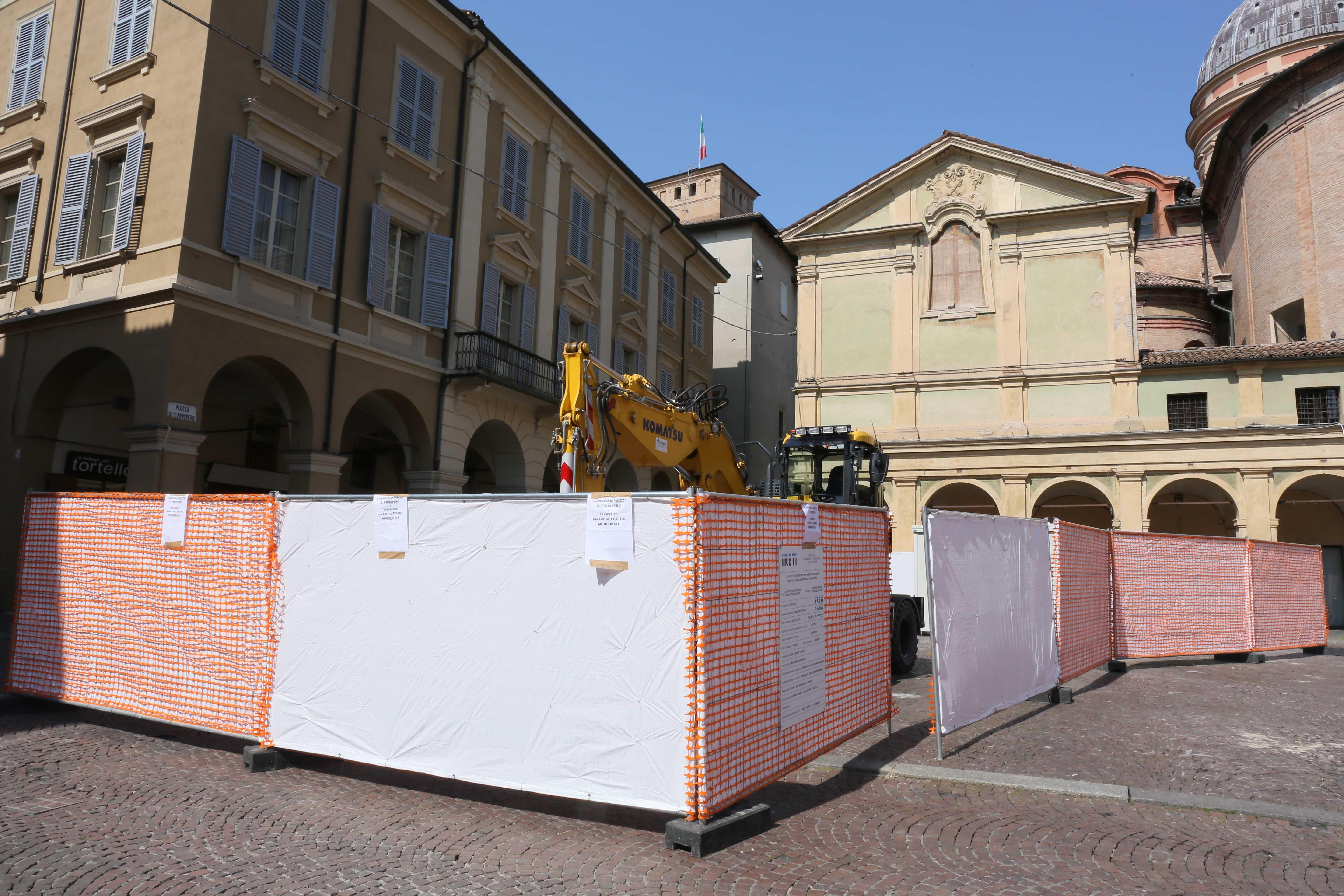 I lavori in corso in piazza San Prospero