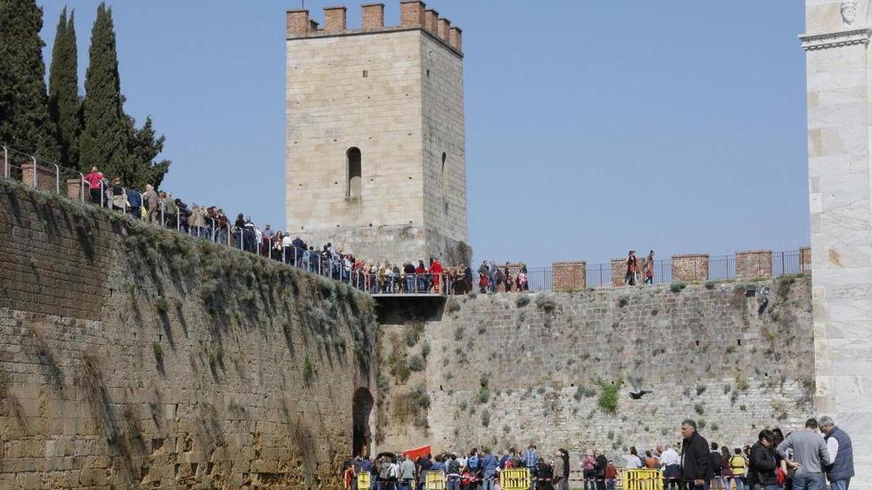 Un tratto del camminamento in quota sulle mura