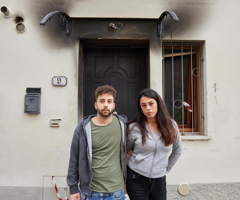«La nostra casa in fiamme non abbiamo più niente». Una coppia chiede aiuto e lancia una raccolta fondi 