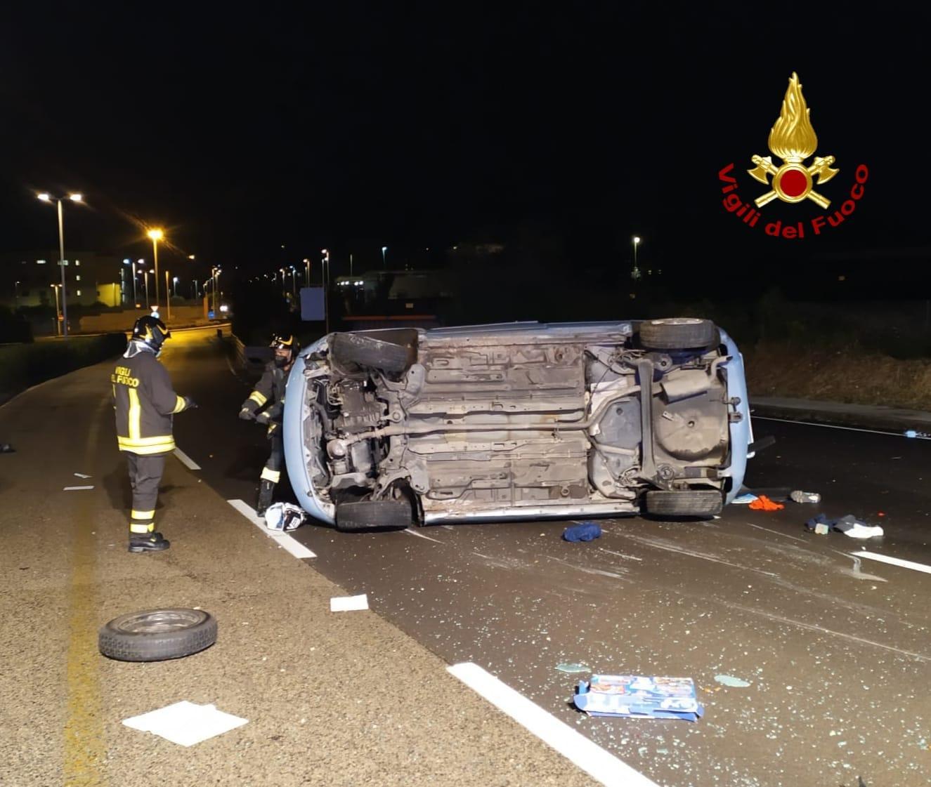 Sassari, perde il controllo dell'auto che si ribalta: conducente illeso 