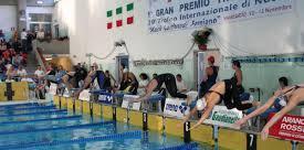 Pioggia di medaglie d’oro per tre ragazze lucchesi alla piscina di Massarosa