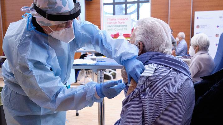 Vaccini agli over 80, ultimo sforzo «È stato impegnativo ma ci siamo»